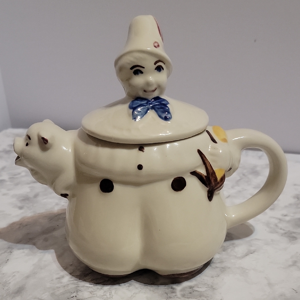 Shawnee Pottery USA Tom The Pipers Son 7"  Teapot 28oz. 1940's